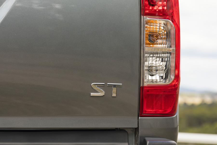 Детали экстерьера Nissan Navara ST Dual Cab (D23) 2017 года  (AU) (фото 12 из 29)